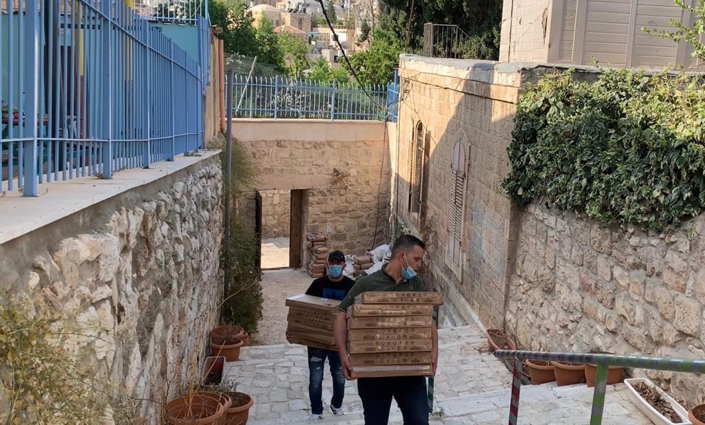 فيصل الحسيني تسلّم ٧٥ جهاز حاسوب ل٤ مدارس ثانوية بالبلدة القديمة
