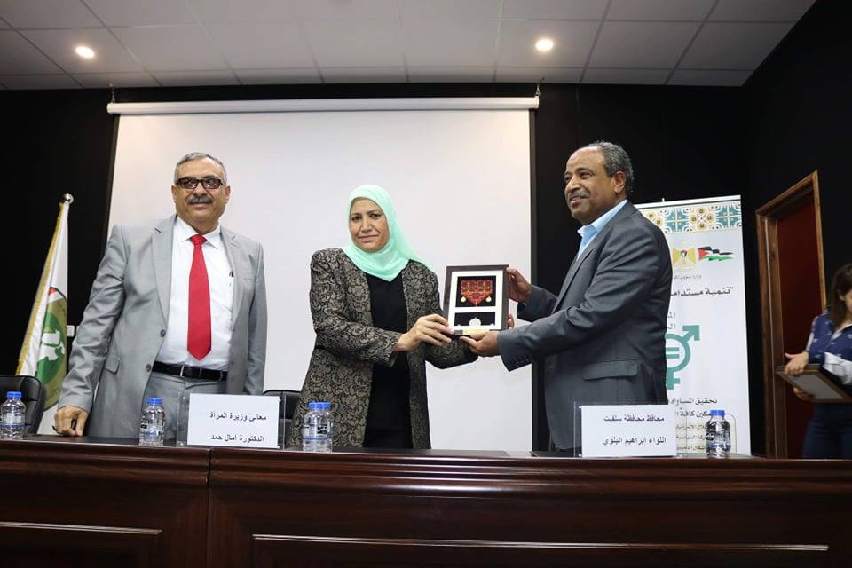 الوزيرة حمد في اليوم المفتوح في محافظة سلفيت.. "المرأة معول البناء الوطني"
