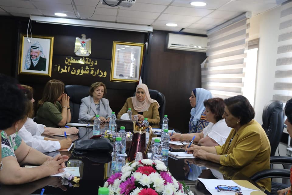 وزيرة المرأة: تبحث مع الائتلاف الأهلي للأحوال الشخصية رفع سن الزواج
