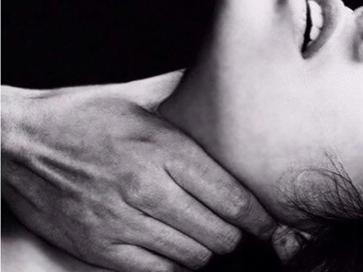 مصر.. رجل يقتل زوجته لأنها أنجبت أنثى فور خروجها من غرفة العمليات!
