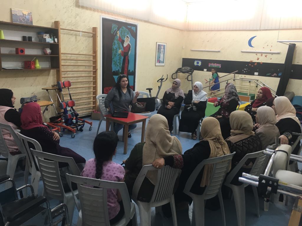 اتحاد لجان المرأة يختتم مشروعاً للدعم النفسي في مخيمات رام الله
