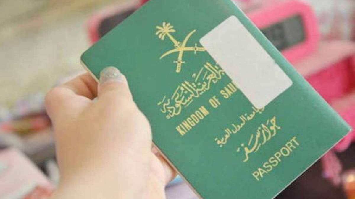 السعودية تبدأ تطبيق قرار تمكين المرأة من السفر دون موافقة ولي الأمر
