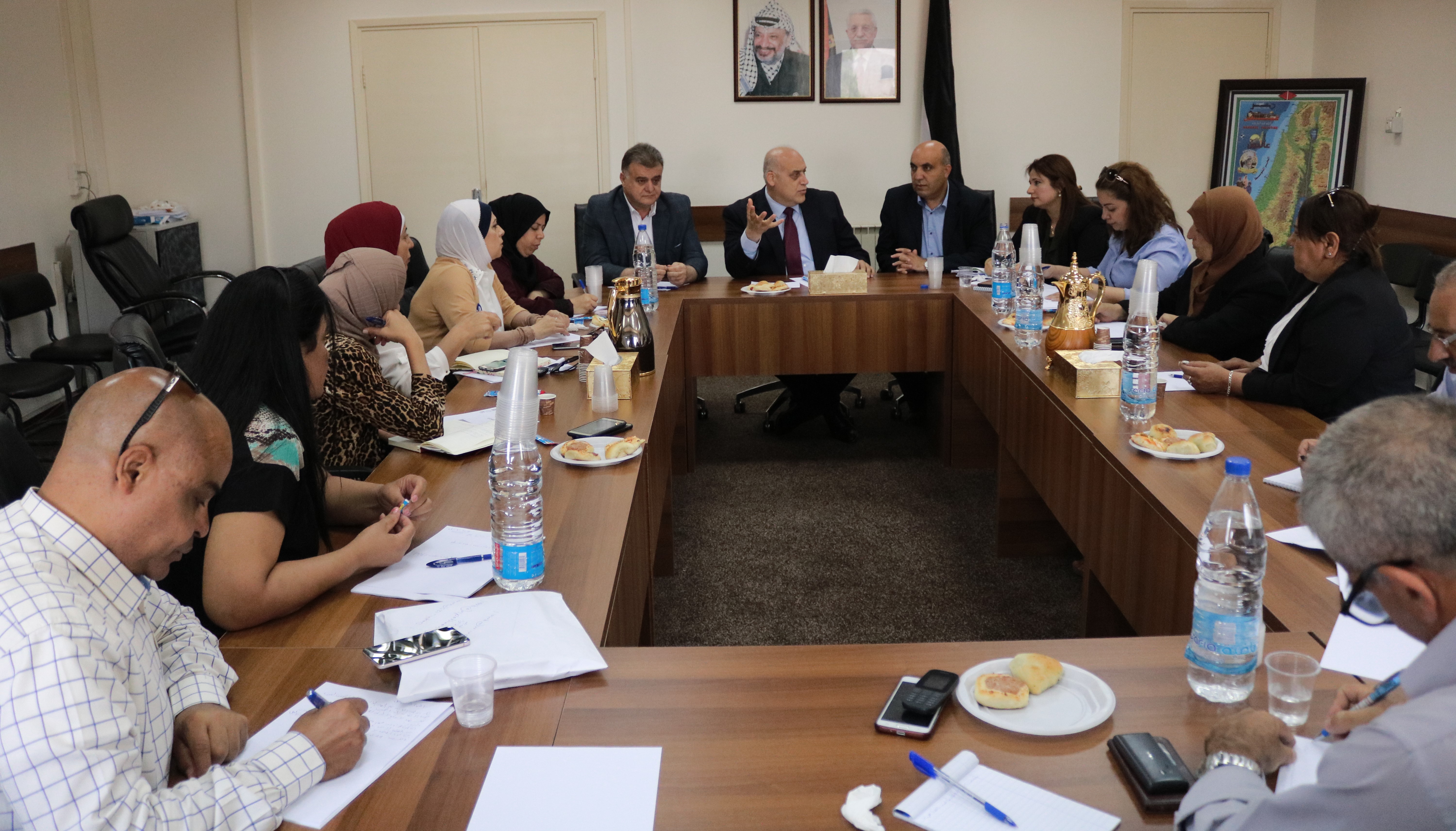 "العمل" واتحاد نقابات عمال فلسطين تبحثان الاتفاقية المقترحة للقضاء على العنف والتحرش في عالم العمل
