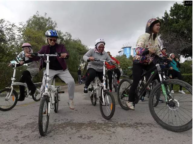 Tunisia women cyclists challenge gender norms
