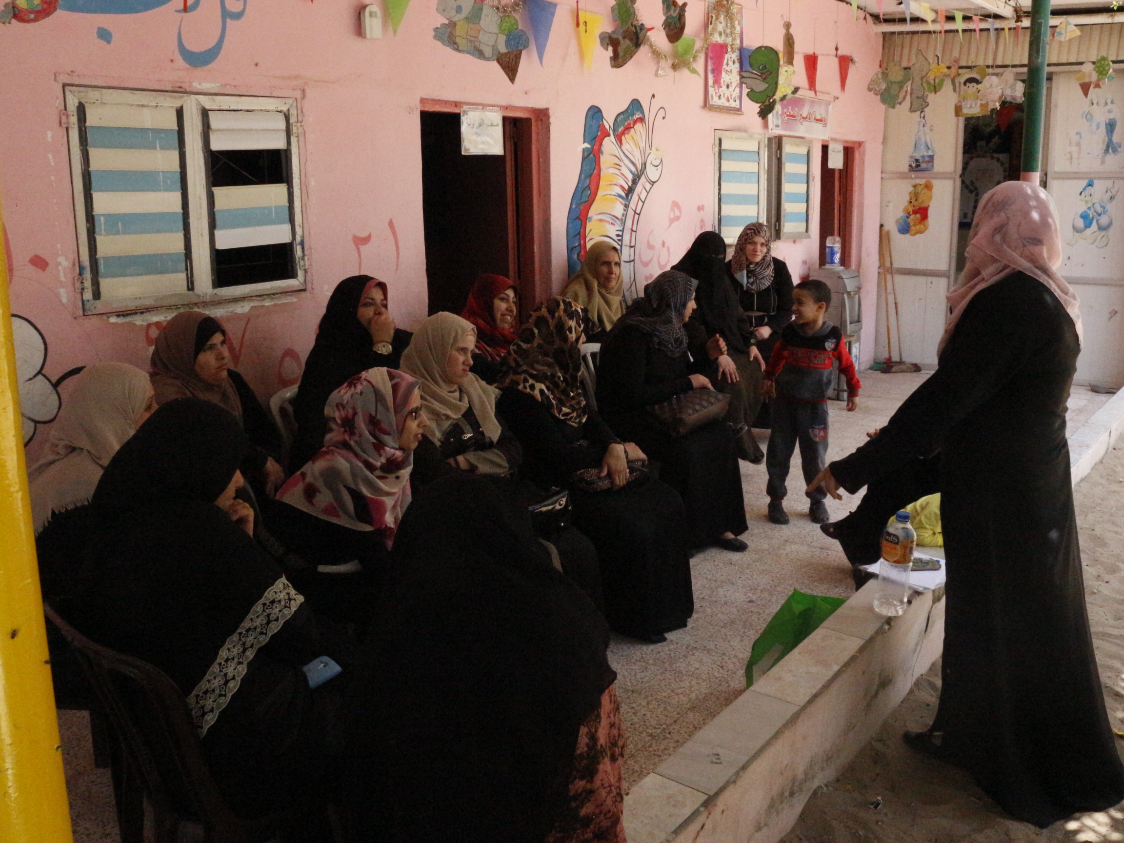 جمعية المرأة العاملة تختتم مجموعة داعمة في غزة
