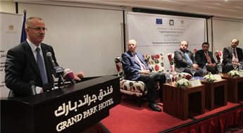 الحمد الله: اطلاق الشركة الوطنية لنقل الكهرباء سيساهم بتخفيض الاسعار .. قال رئيس الوزراء د. رامي الحمد الله إن فلسطين قد قطعت شوطا هاما وكبيرا بفضل تكامل الادوار بين القطاعين الحكومي والخاص، للنهوض بقطاع الطاقة وضمان استجابته لازدياد الطلب بشكل مضطرد وسري