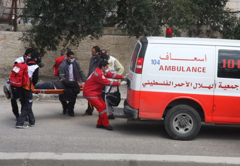 إصابة ثلاثة عمال في انهيار بئر في بيتونيا غرب رام الله