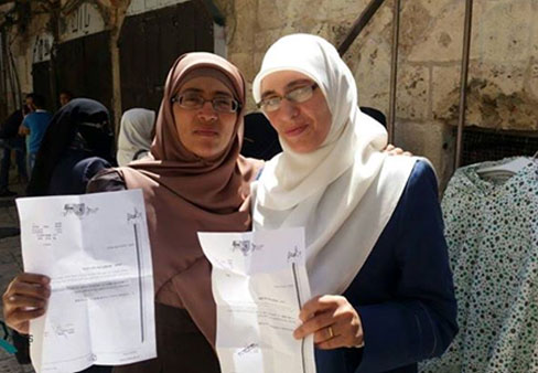 الاحتلال يعتقل مقدسيتين من الأقصى