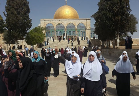المفتي: منع المرابطات والمرابطين من دخول الأقصى سياسة لتقسيمه