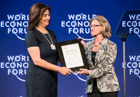 إذاعة نساء إف إم تحصل على جائزة الريادية المجتمعية في فلسطين على مستوى العالم