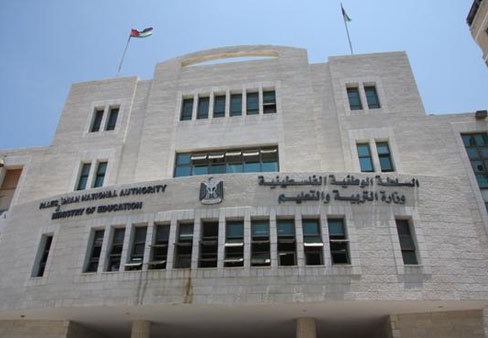 التربية والتعليم توقع اتفاقية مع مؤسسة أرض الإنسان السويسرية لصيانة شبكات الصرف الصحي في مدارس غزة