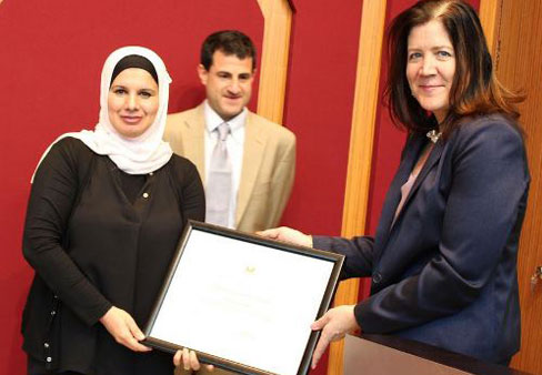 الفلسطينية رولا جاد الله تفوز بجائزة النساء في العلوم لعام 2015