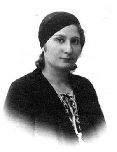 من هي الناشطة النسوية طرب عبد الهادي؟
