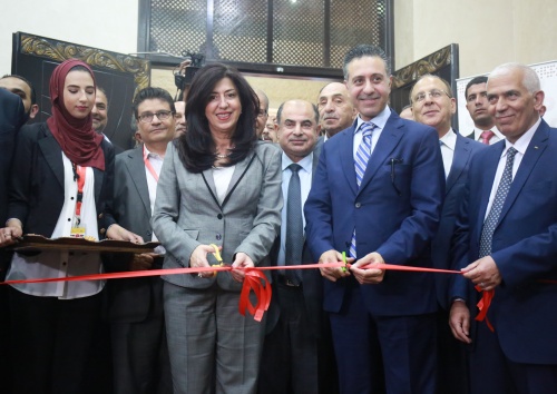 وزيرة الاقتصاد الوطني ونظيرها الاردني يفتتحان معرض الصناعات والمنتجات الاردنية الثالث في مدينة الخليل
