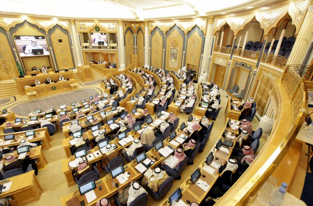 عضو مجلس شورى: قرار قيادة المرأة للسيارة سيادي ولا داعٍ لمناقشته في المجلس
