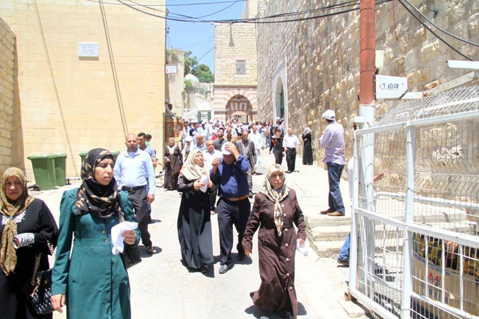 كيف تبدو أجواء رمضان في أنحاء المسجد الإبراهيمي في الخليل؟