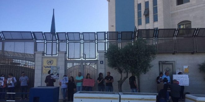 نشطاء يغلقون مقر الامم المتحدة لإنقاذ الأسرى المضربين عن الطعام
