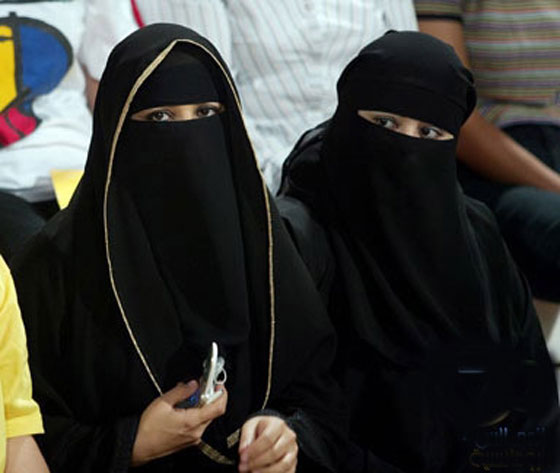 توصية للشورى بتمكين السعوديات من وظائف القانون والمحاسبة
