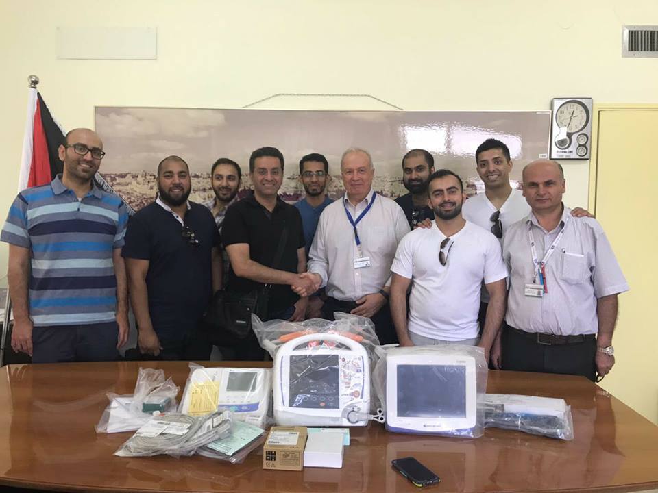 وفد من أطباء الأسنان المسلمين في بريطانيا يزور المقاصد ويتبرع بمعدّات طبية
