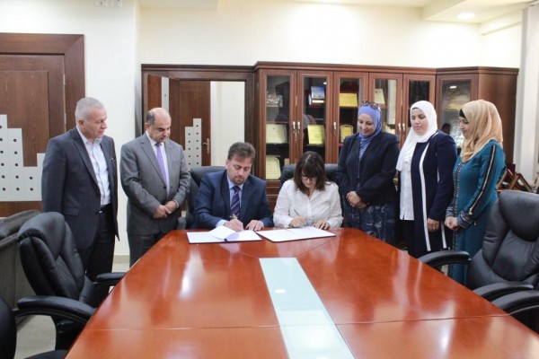 منتدى سيدات الأعمال وغرفة تجارة الخليل يوقعان يوقع مذكرة تفاهم
