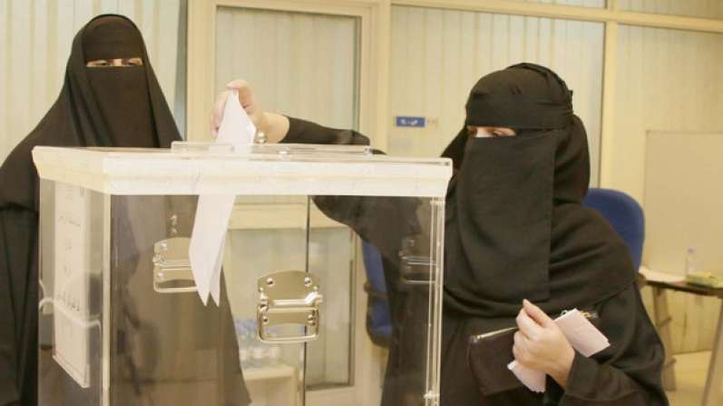 الإعلان عن أول امرأة تفوز بمقعد بالانتخابات البلدية بالسعودية
