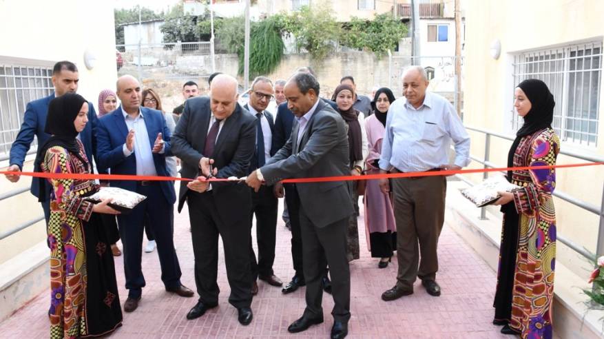 أكثر من 50 أسيرة في سجون الاحتلال 