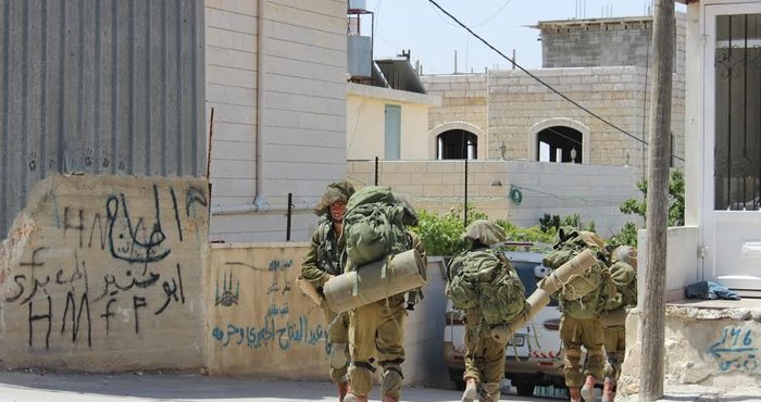 الاحتلال يعتقل مواطنة من منزلها بالبيرة
