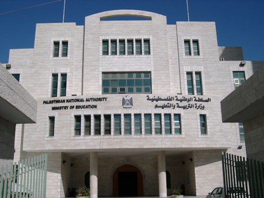 التربية: نتابع بشكل حثيث تأمين سفر طلبة قطاع غزة