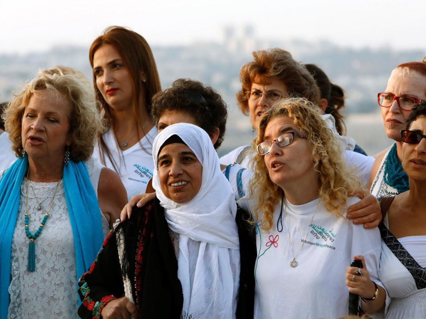 Palestinian and Israeli women march through desert for peace