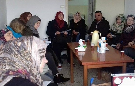 "المركز الفلسطيني" يطلق شبكة النساء العاملات في المشاغل الصغيرة
