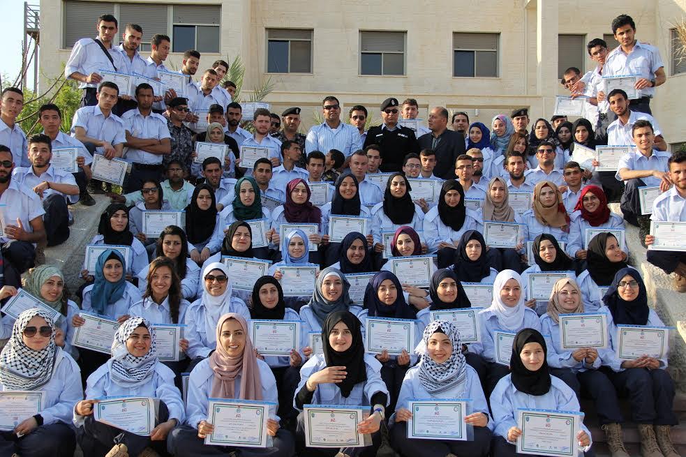 الشرطة تخرج 92 طالبا جامعيا شاركوا في مخيم التعايش بأريحا