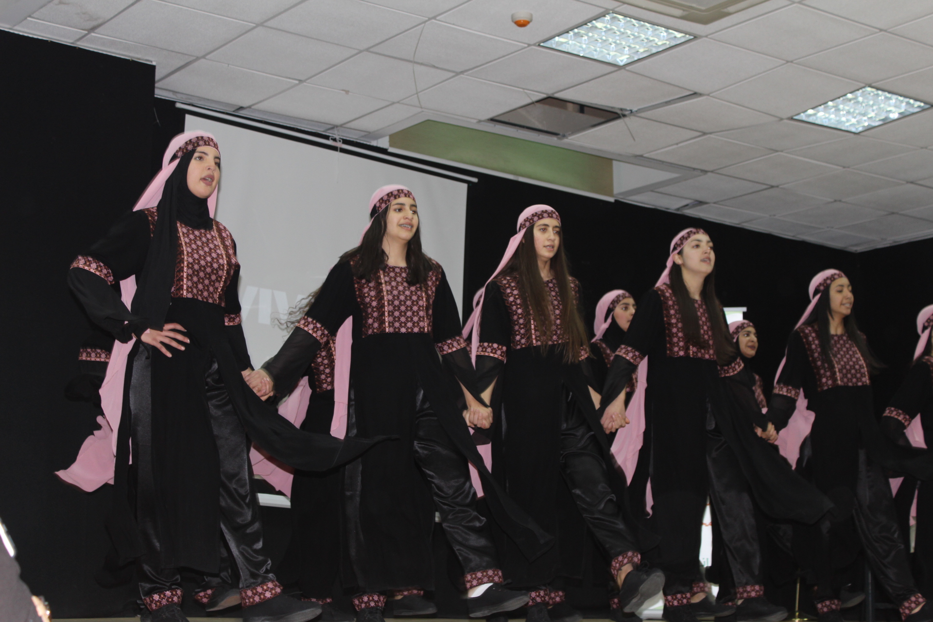 مؤسسة إنجاز فلسطين تحتفل بجائزة أفضل مبادرة لصقل مهارات الفتيات القيادية