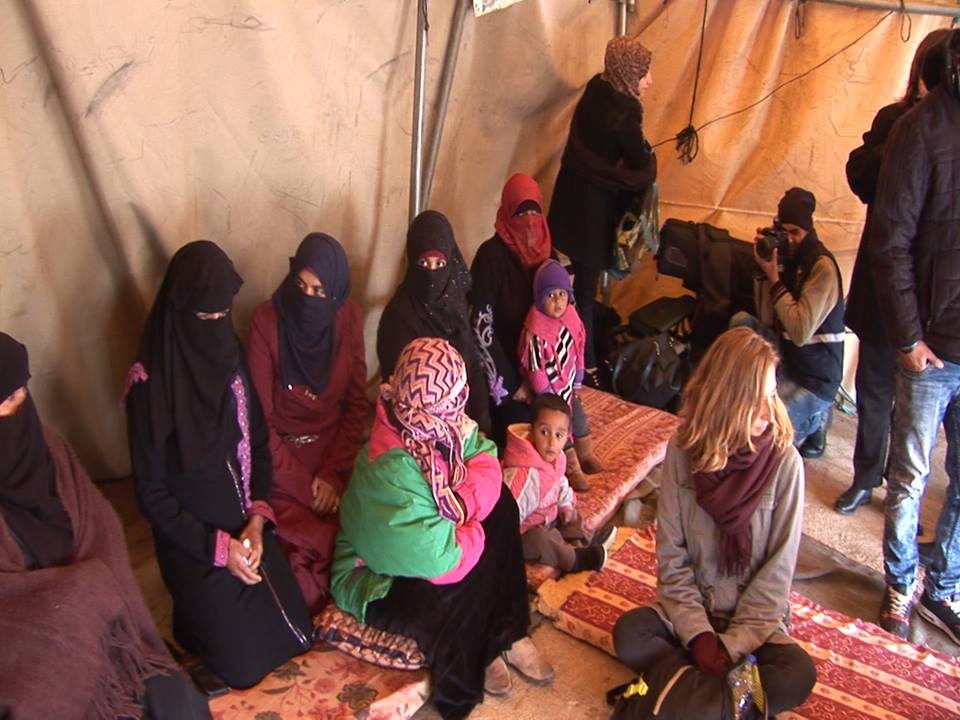  لجنة ام الخير النسوية تسلم مسؤولة اممية تقريرا بالانتهاكات الاسرائيلية
