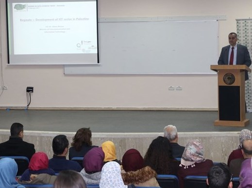 رئيس جامعة بيرزيت ووزير الاتصالات يفتتحان مؤتمر حول المرأة
