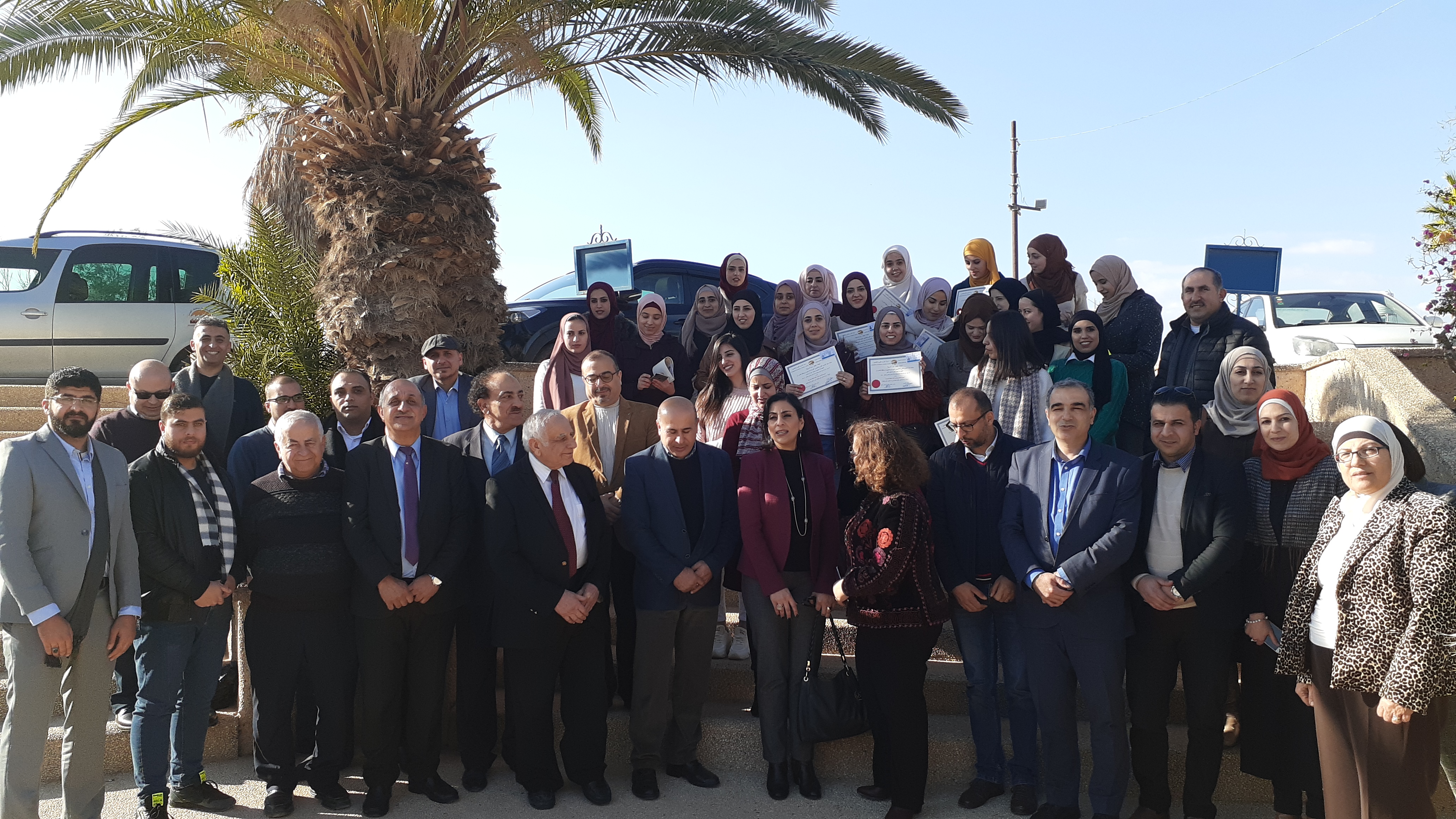 صوت| كهرباء القدس تخرج 24 مهندسة في مجال الطاقة المتجددة بمركز التدريب بأريحا

