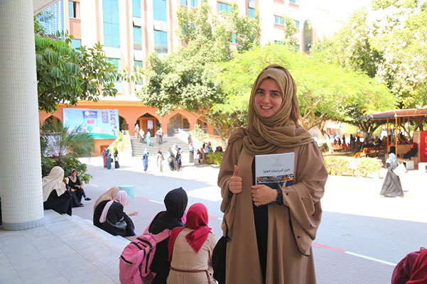شابةٌ تركية تحقق حلمها بالحصول على الماجستير من جامعةٍ في غزة