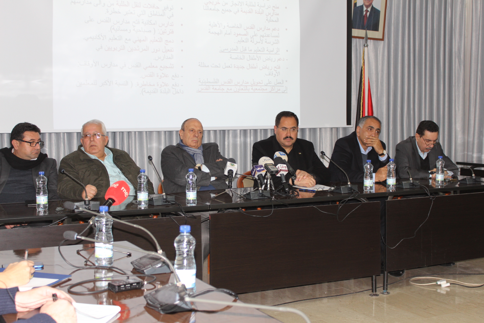التربية تعقد اجتماعاً لمناقشة سبل التصدي لإغلاق المدارس في القدس