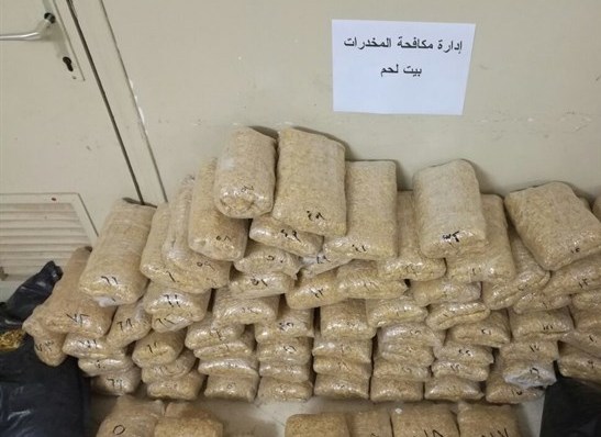 شرطة بيت لحم تضبط 100 كغم "تمباك" مهرب وتقبض على 4 أشخاص
