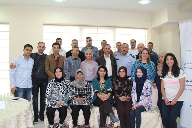 جمعية المرأة تنفذ دورة لعناصر وحدة حماية الأسرة في الشرطة

