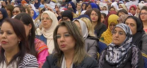 3000 إمرأة تُحرم من العمل سنوياً بسبب الحجاب في الجزائر
