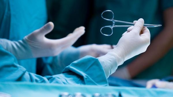 تشكيل لجنة للتحقيق في ملابسات وفاة الطفل "السباح"
