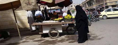 نساء الرقة: نبتسم للمرايا لكي لا ننسى الابتسام