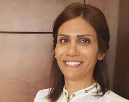 أكاديمية فلسطينية تُقدّم محاضرةً سياسية بمركز أمستردام للدارسات الأوروبية