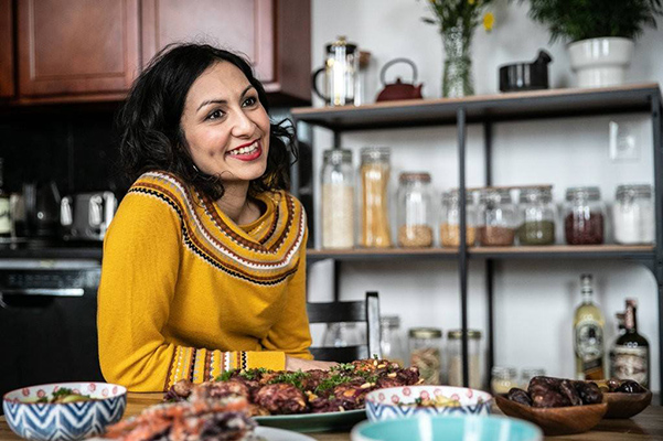 كاتبةٌ بريطانية تُطلق كتاباً يعرض وصفات طهيٍٍ فلسطينية
