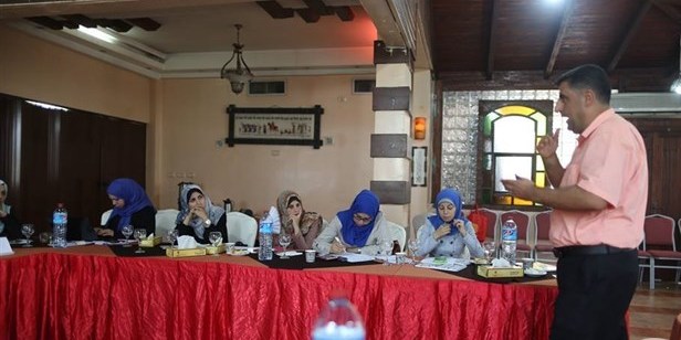 غزة: فلسطينيات تفتتح دورة بالصحافة الاستقصائية للإعلاميات 
