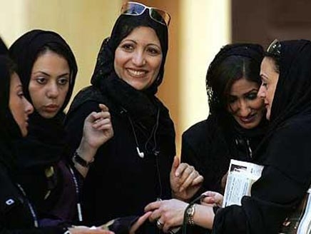 5 مرشحات يخضن الانتخابات البلدية في قطر