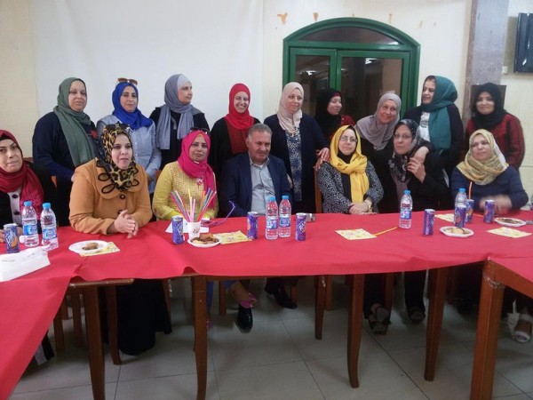 محافظ قلقيلية يطلع وفدا نسويا من الخليل على الوضع الاقتصادي بسبب الجدار
