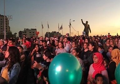 "لنغني موطني معا" في ميدان نيسلون مانديلا