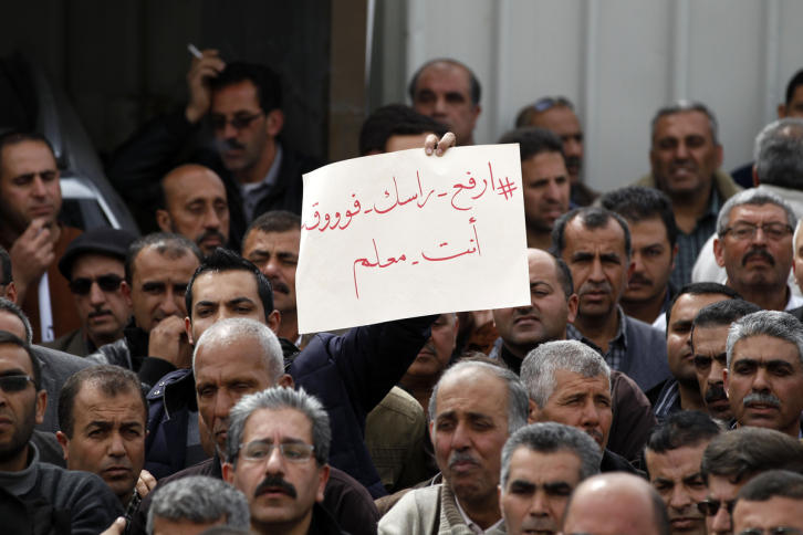 اتحاد المعلمين يؤكد على مطالبه ولا حل حتى الآن في قضية "الإداريين"
