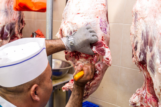 اللحوم على كفة ميزان انخفاض السعر وتدني الطلب